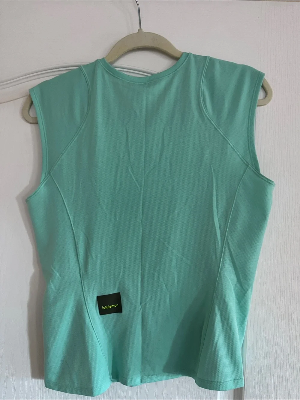 Lululemon Cap Sleeve Hiking Tank Top size 8 Wild Mint w/ neon zipper detail